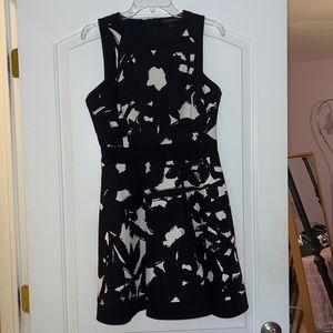 Black and white banana republic dress, worn once. True to size.
